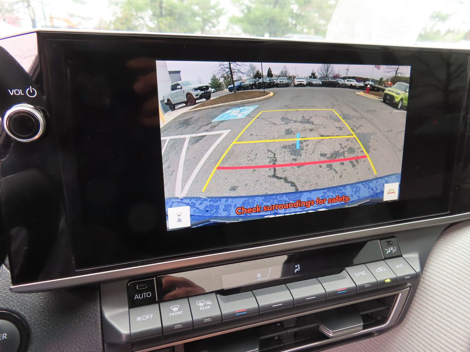 Used 2025 Toyota Camry SE w/ Multimedia Upgrade Package image 24