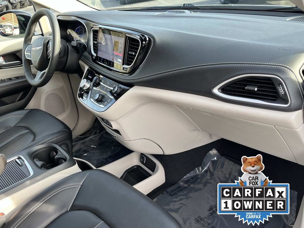 Used 2024 Chrysler Pacifica Select image 23