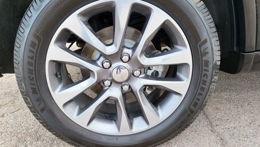 Used 2018 Jeep Grand Cherokee Overland image 15