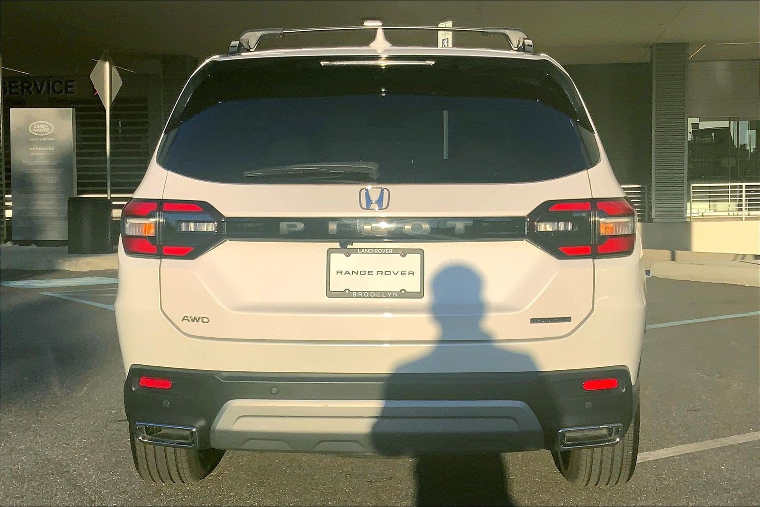 Used 2025 Honda Pilot Touring image 4