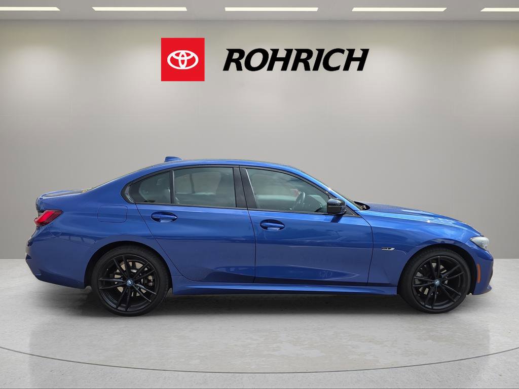 Used 2022 BMW 330e xDrive w/ M Sport Package image 4