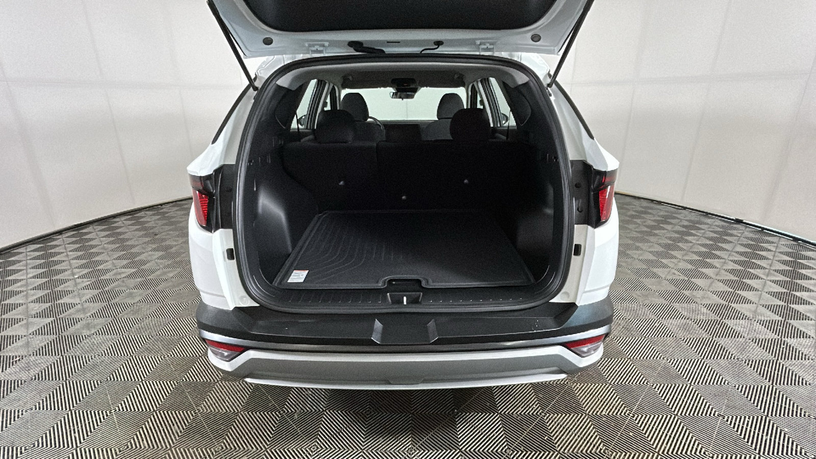 Certified 2025 Hyundai Tucson SE FWD image 36