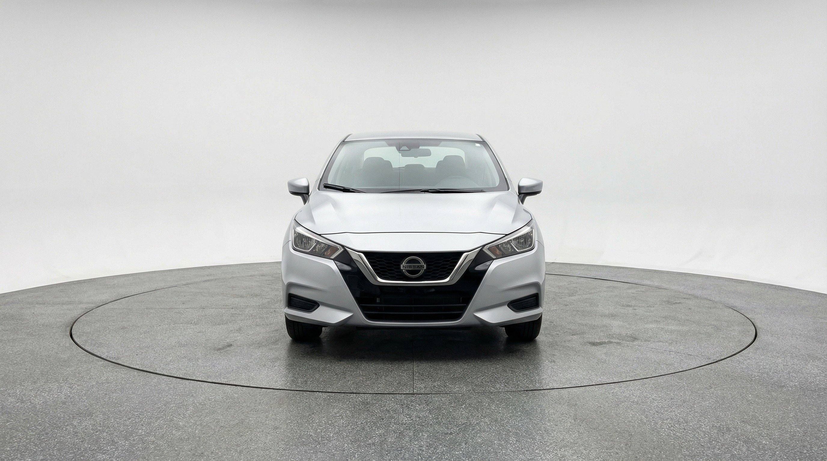 Used 2025 Nissan Versa SV image 2