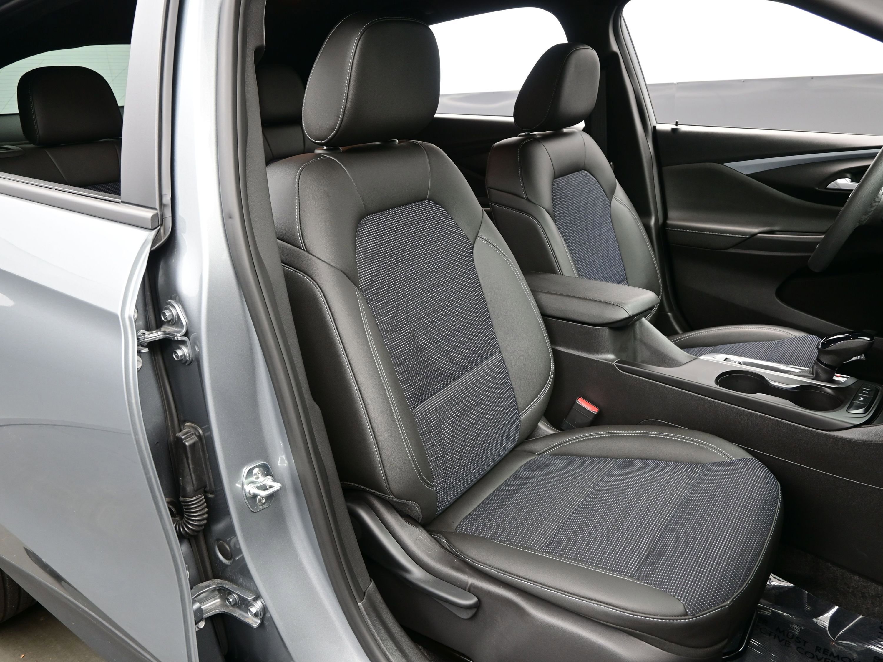 Used 2025 Buick Envista Preferred w/ Convenience II Package image 13