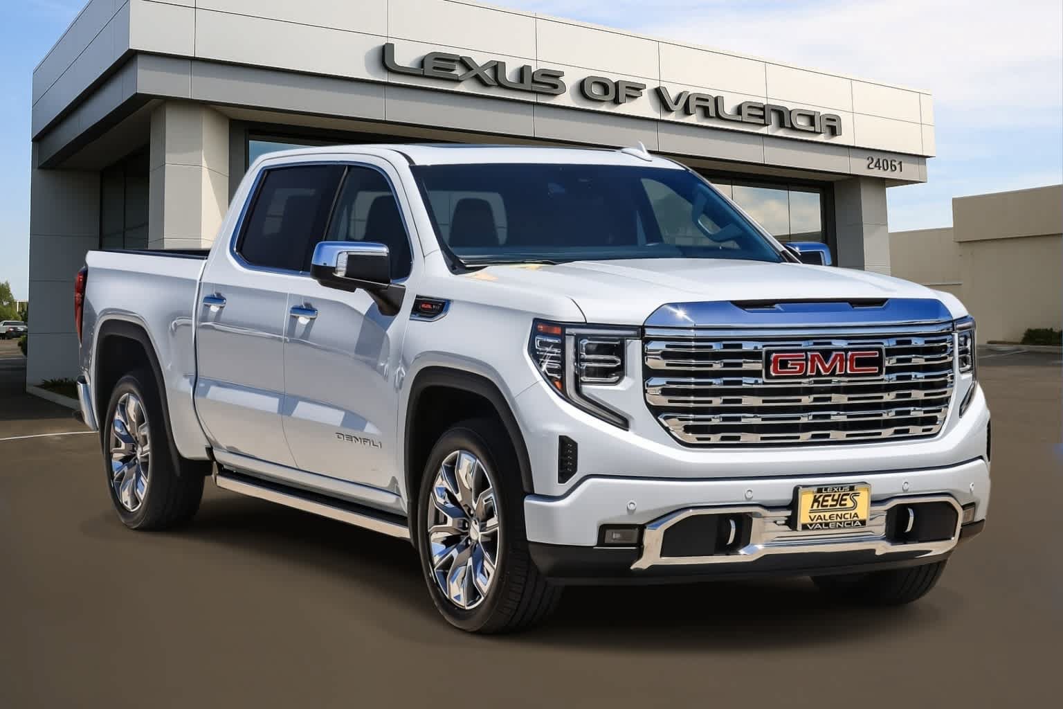 Used 2026 GMC Sierra 1500 Denali AWD/4WD image 2