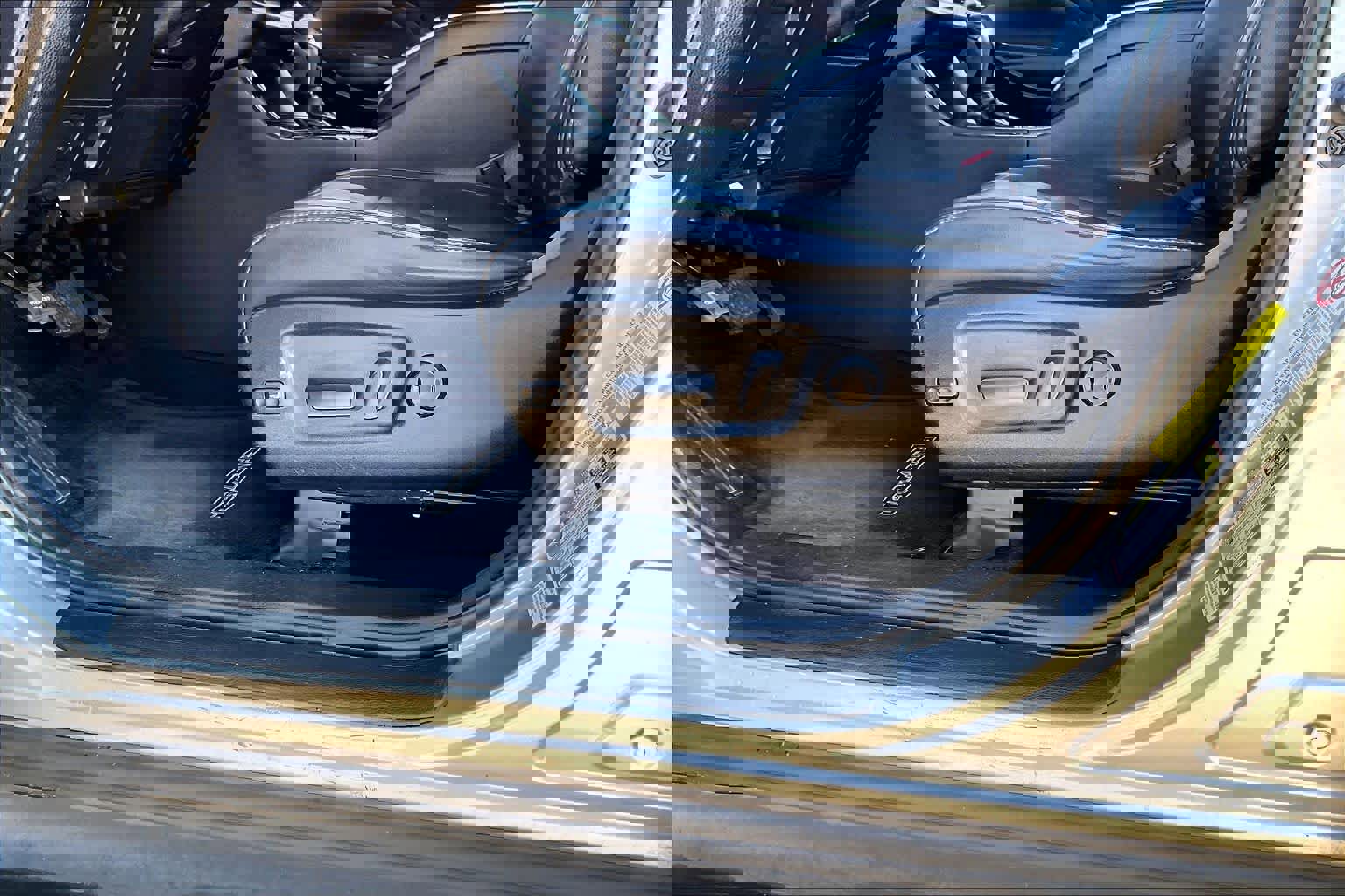 Used 2016 Toyota Highlander XLE image 32