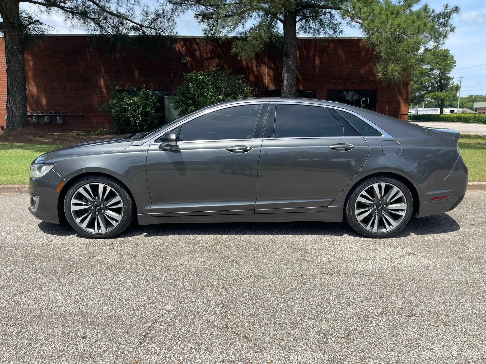 Used 2017 Lincoln MKZ Reserve FWD image 2