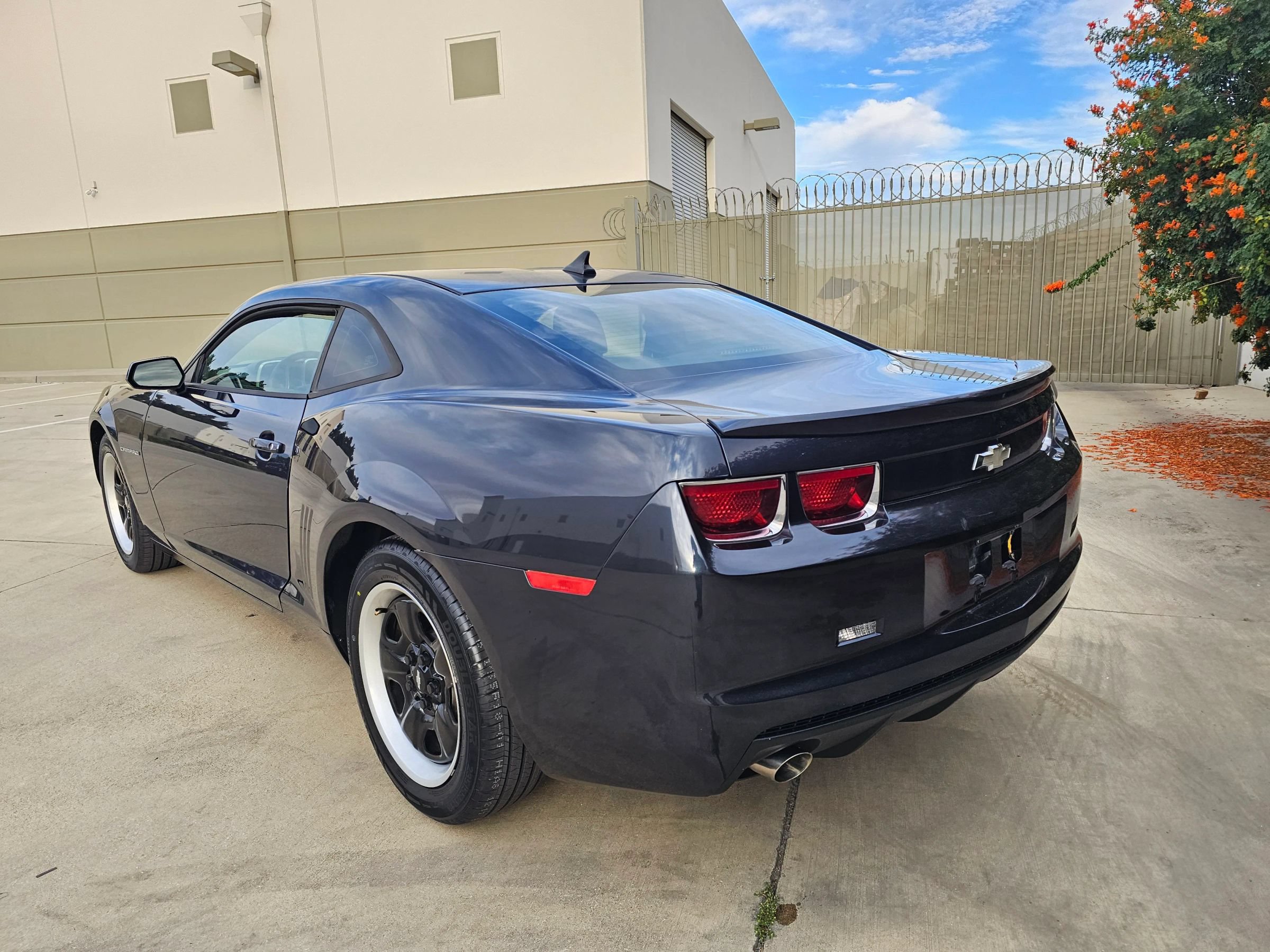 Used 2013 Chevrolet Camaro LS RWD image 7
