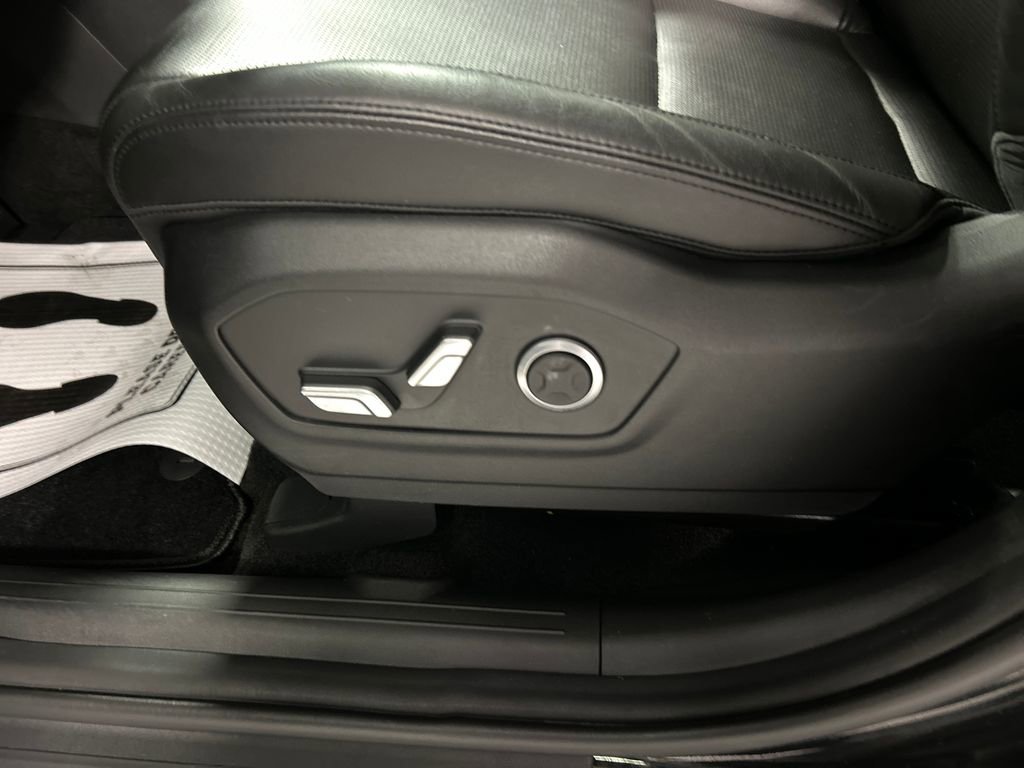 Used 2024 Hyundai Santa Fe Limited image 11