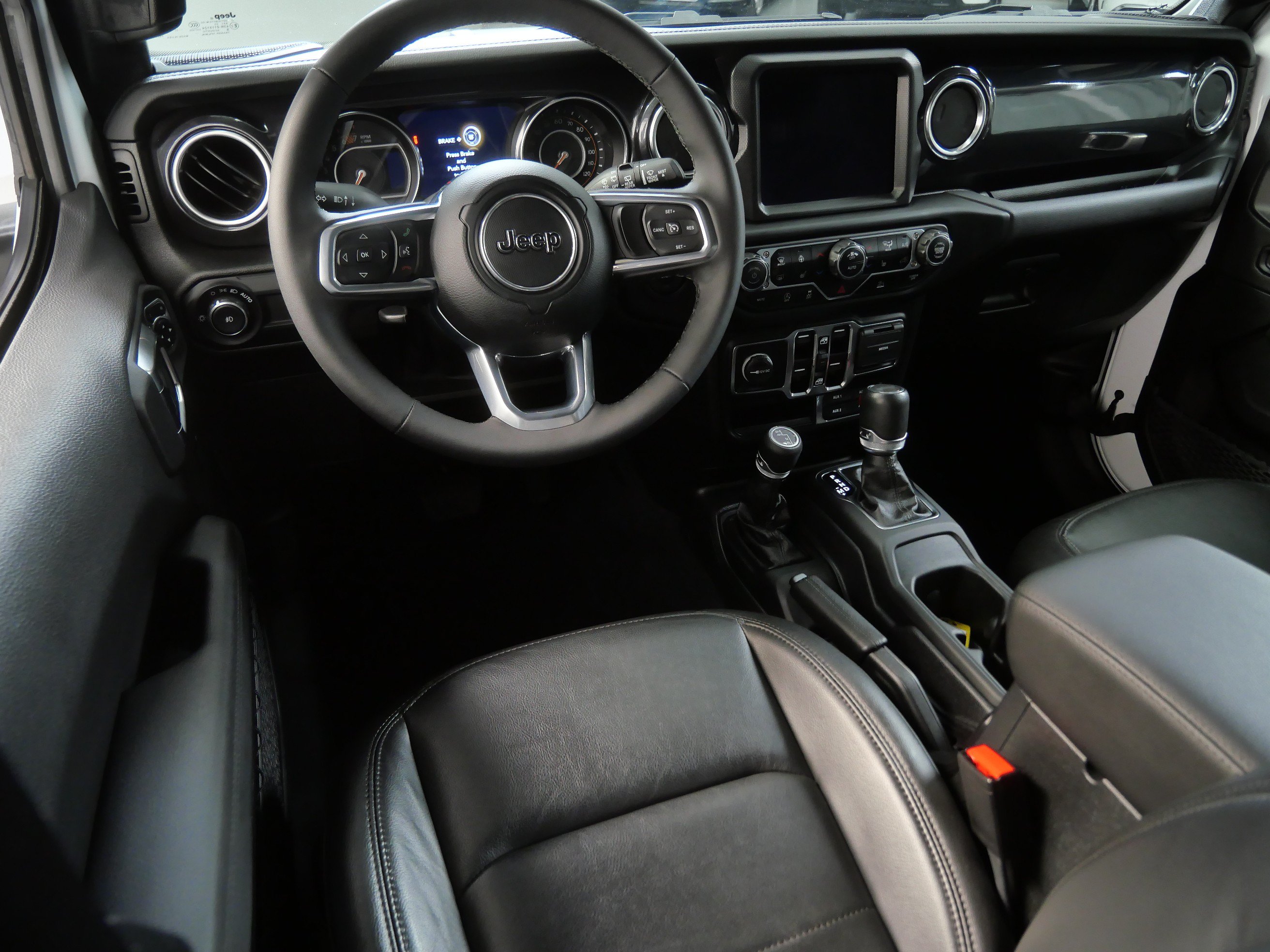 Used 2023 Jeep Wrangler Unlimited Sahara AWD/4WD image 2