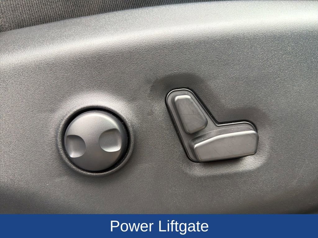 Used 2023 Chrysler Pacifica Limited w/ Uconnect Theater Family Group image 35