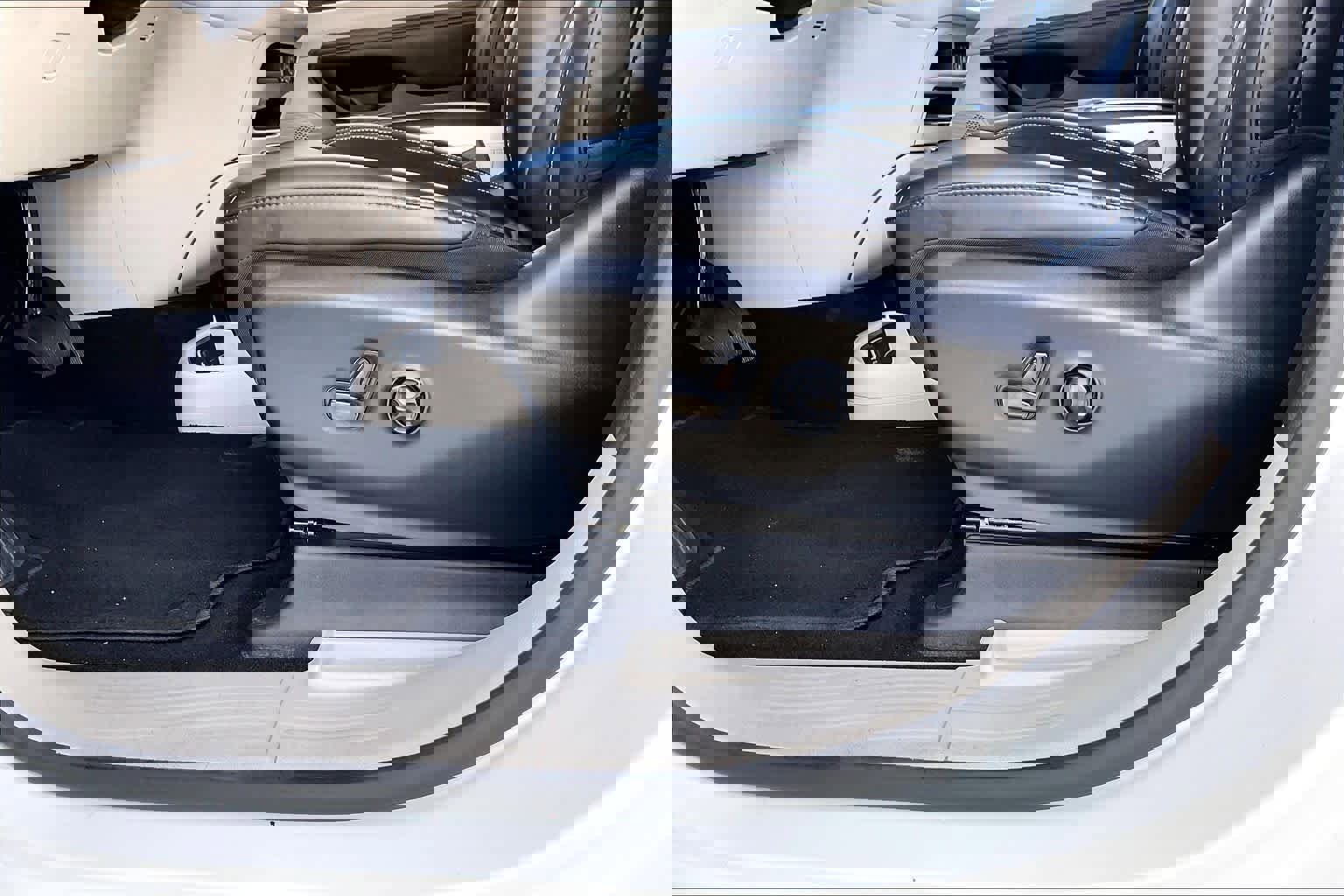 Used 2023 Chrysler Pacifica Touring-L image 34