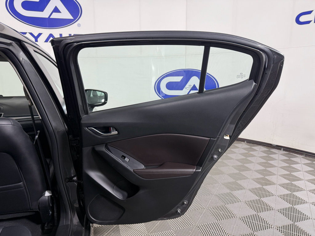 Used 2017 MAZDA MAZDA3 Touring image 15