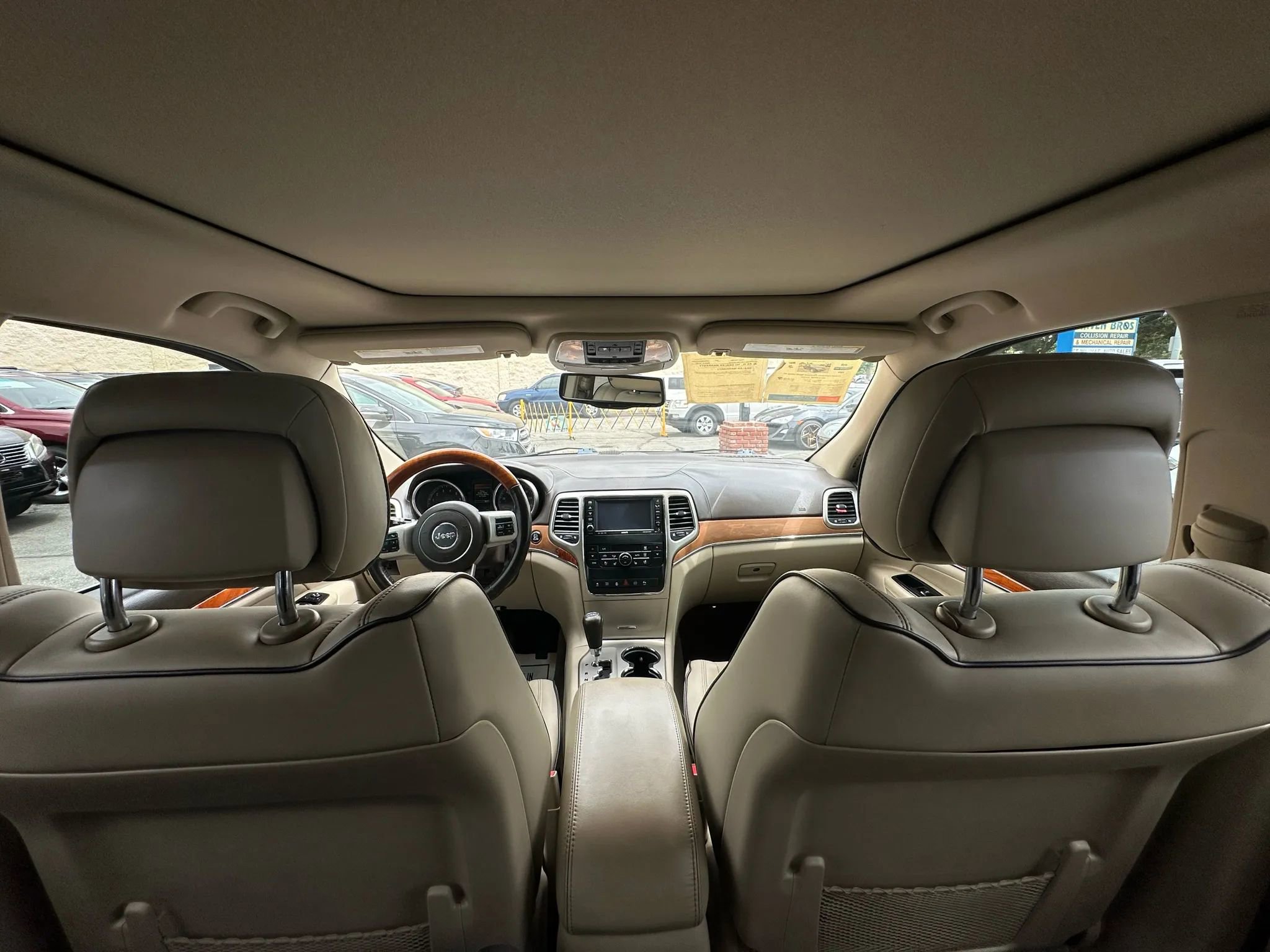 Used 2011 Jeep Grand Cherokee Overland w/ Trailer Tow Group IV image 21