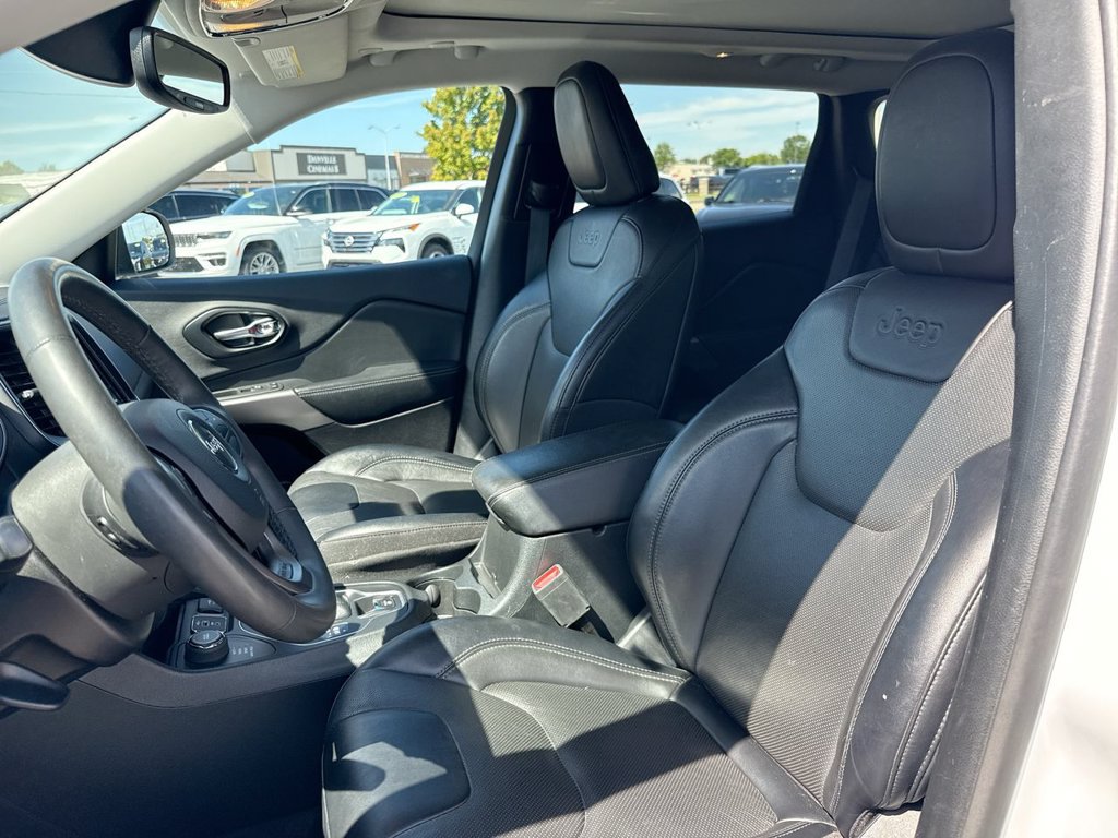 Used 2022 Jeep Cherokee Latitude Lux w/ Sun & Sound Group AWD/4WD image 22