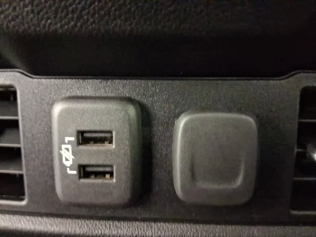 Used 2021 Chevrolet Silverado 1500 LT w/ Z71 Off-Road Package image 30