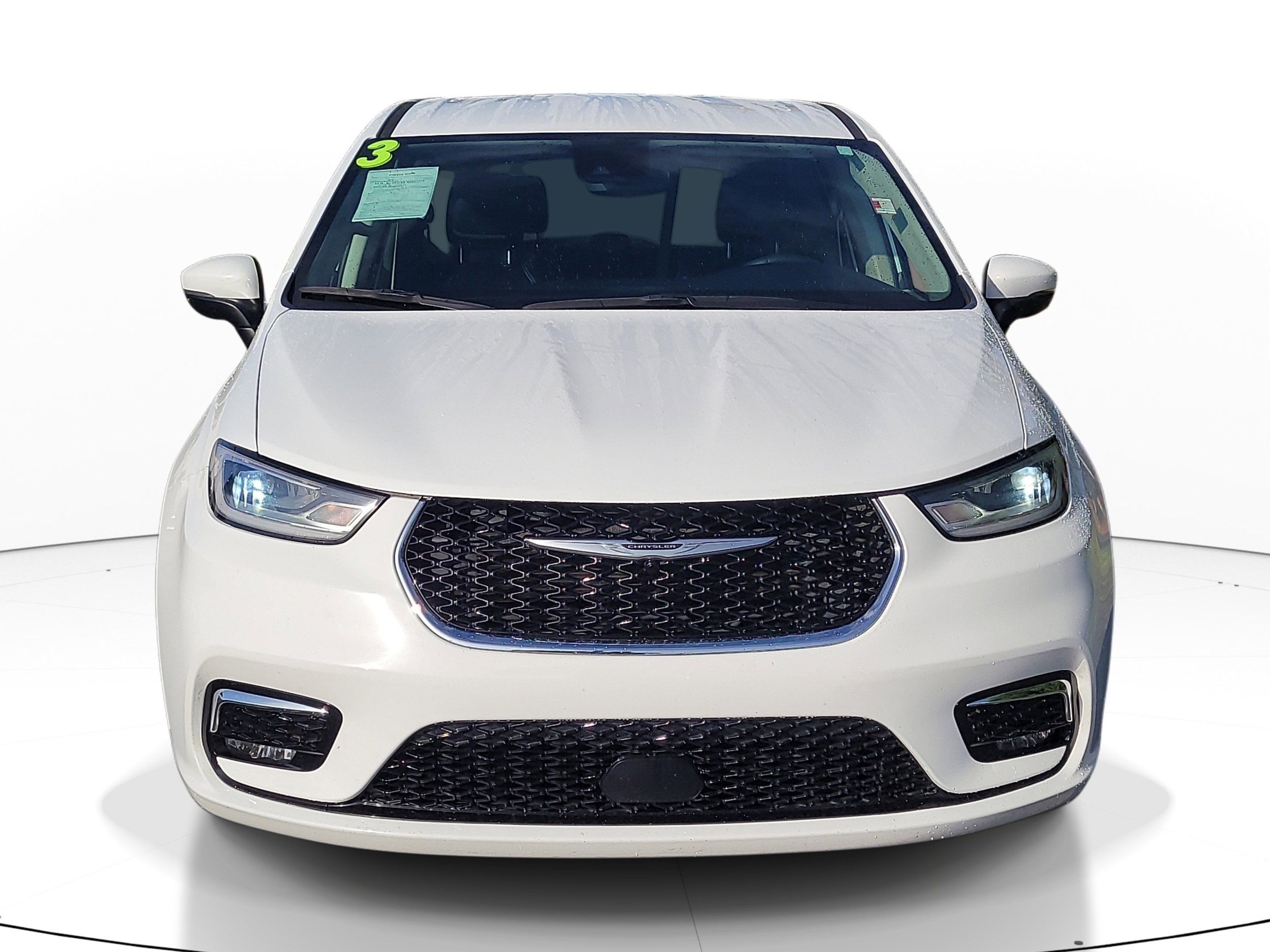 Used 2023 Chrysler Pacifica Touring-L image 2