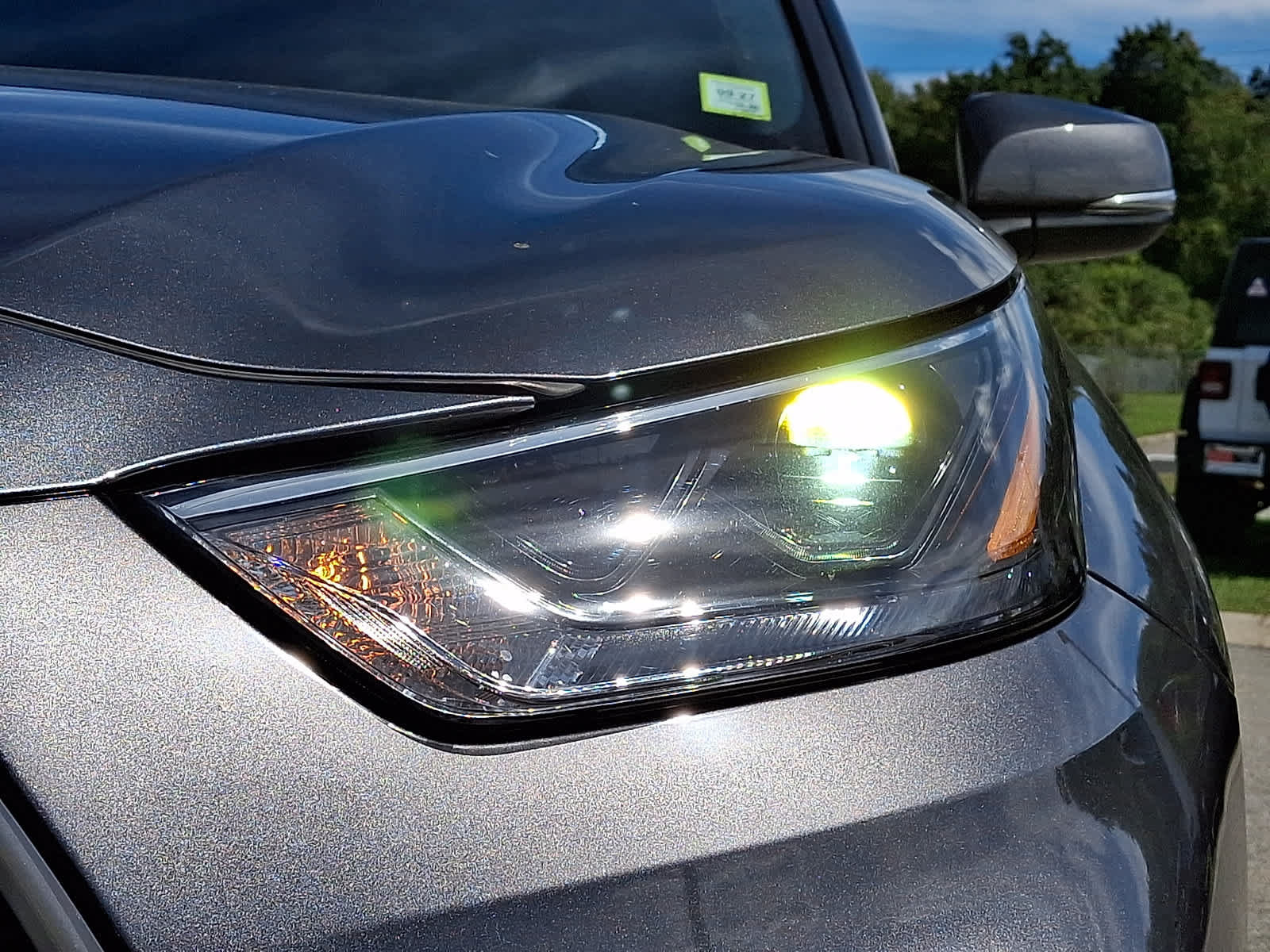 Used 2023 Toyota Highlander LE AWD/4WD image 10