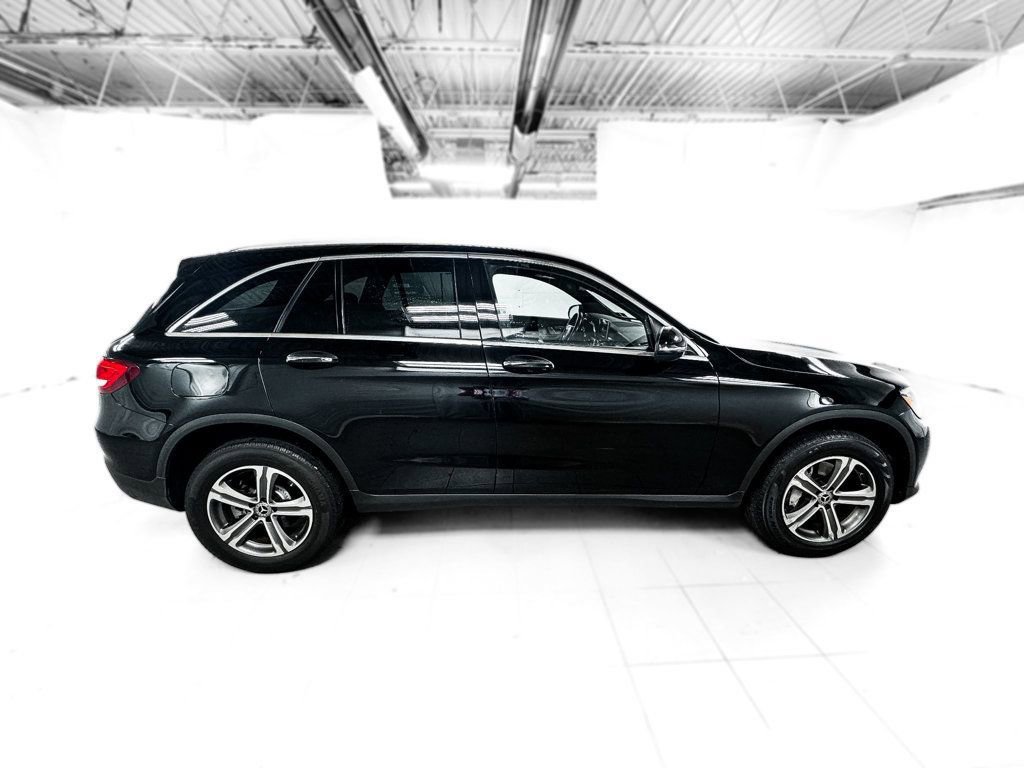Used 2018 Mercedes-Benz GLC 300 4MATIC w/ Premium Package image 7
