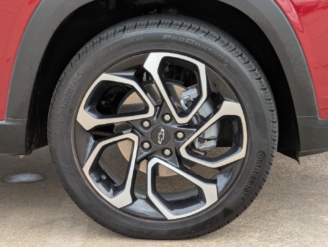 Used 2025 Chevrolet Trax RS w/ Driver Confidence Package FWD image 9