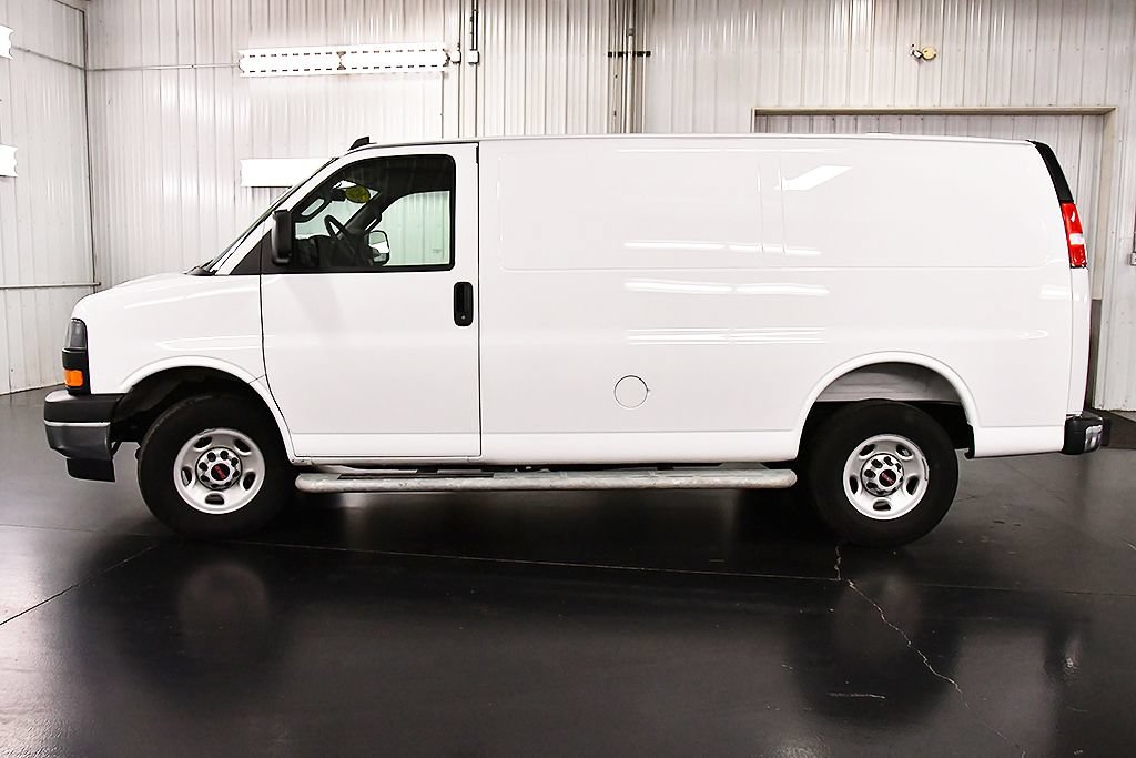 Used 2025 GMC Savana 2500 w/ Driver Convenience Package RWD image 4