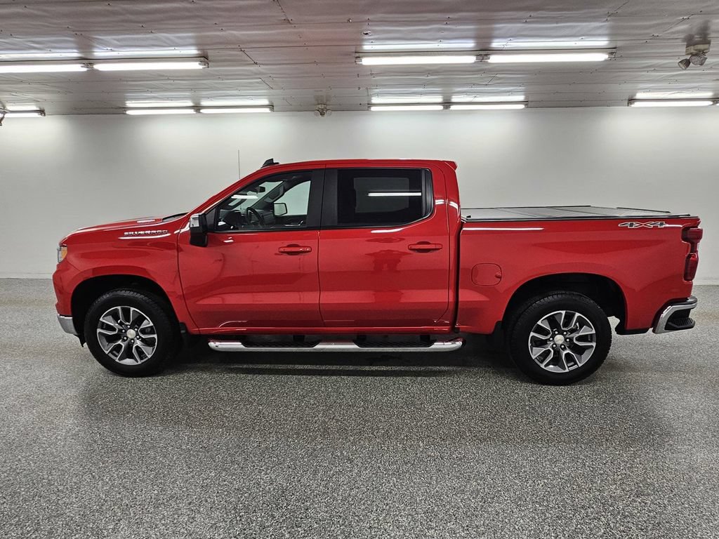 Used 2025 Chevrolet Silverado 1500 LT AWD/4WD image 9