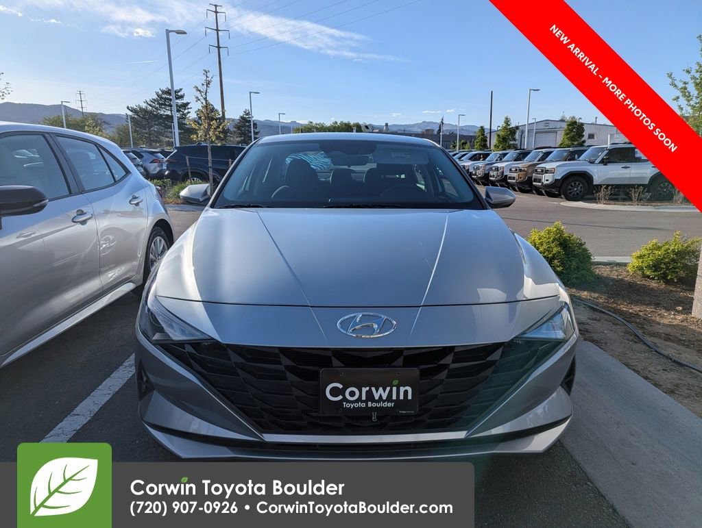 Used 2021 Hyundai Elantra SE w/ Cargo Package image 2
