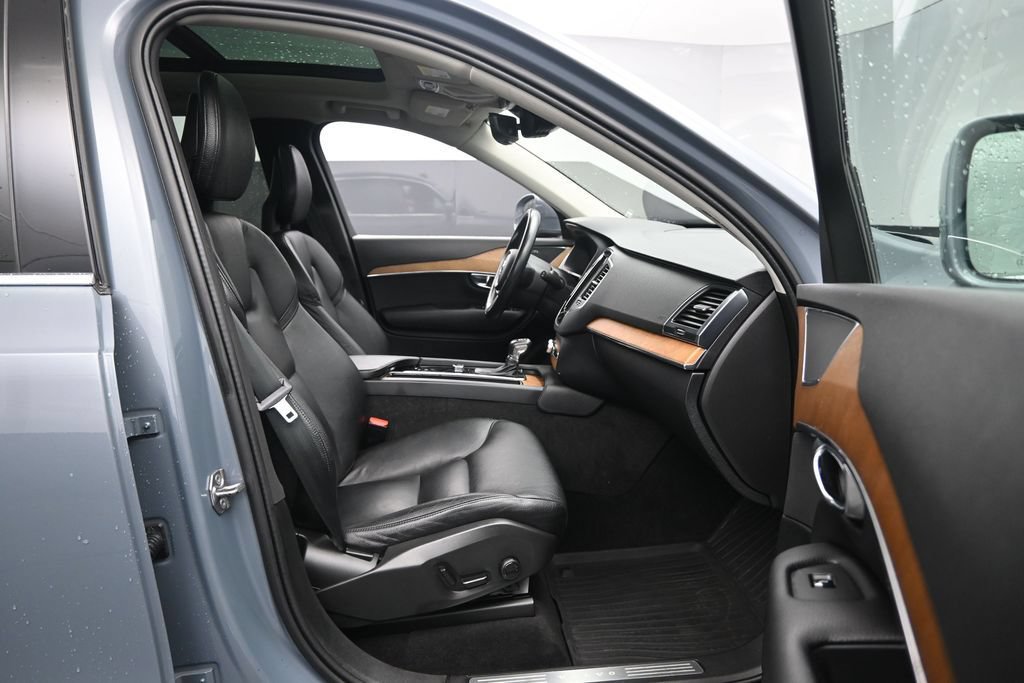 Used 2022 Volvo XC90 T6 Momentum w/ Climate Package AWD/4WD image 29