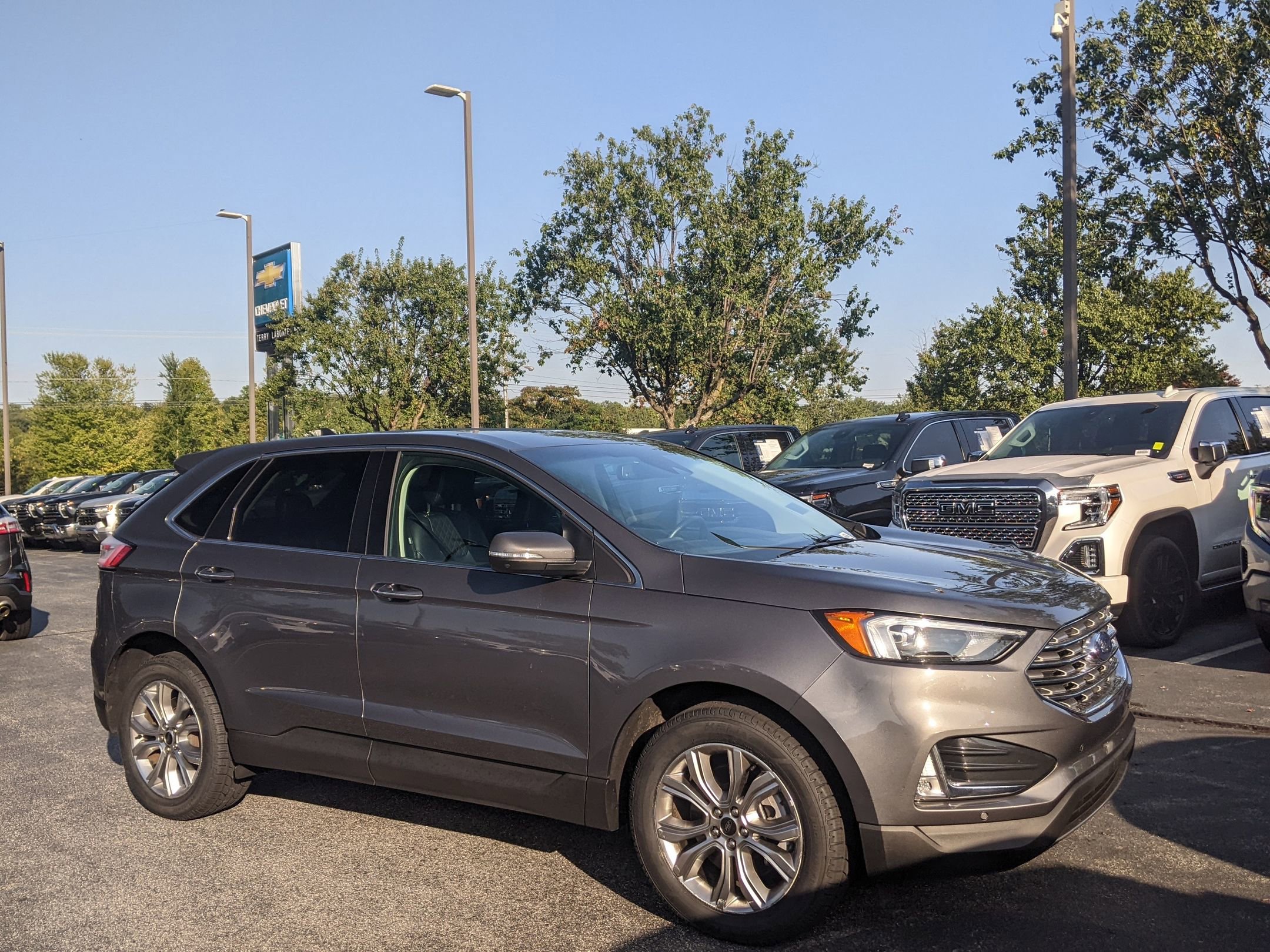 Used 2024 Ford Edge Titanium image 2