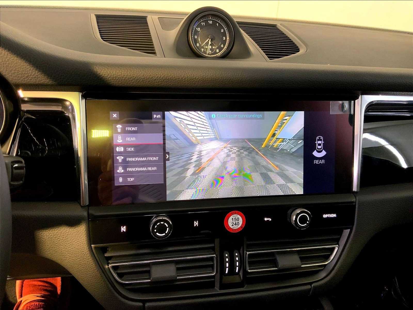 Certified 2025 Porsche Macan image 31