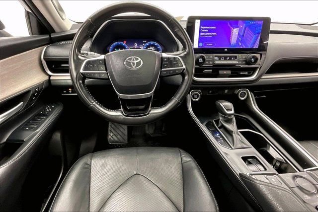 Used 2024 Toyota Grand Highlander Limited image 4