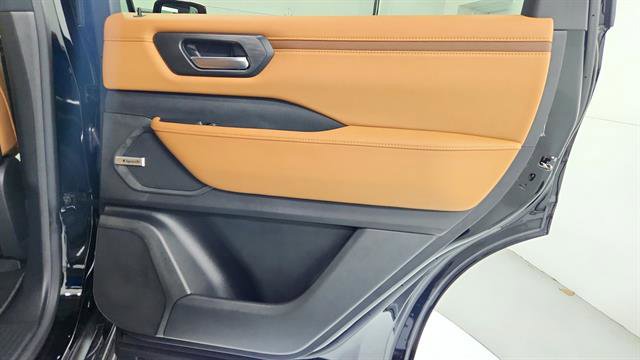 New 2026 Nissan Armada SL w/ Captain's Chari Seat Package image 31