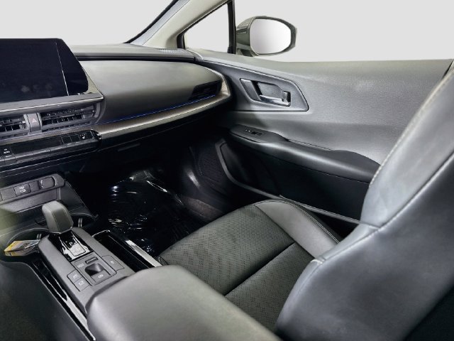 Certified 2025 Toyota Prius XLE FWD image 24