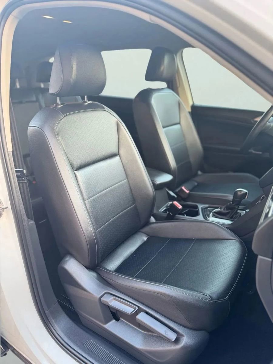 Used 2020 Volkswagen Tiguan SEL image 45