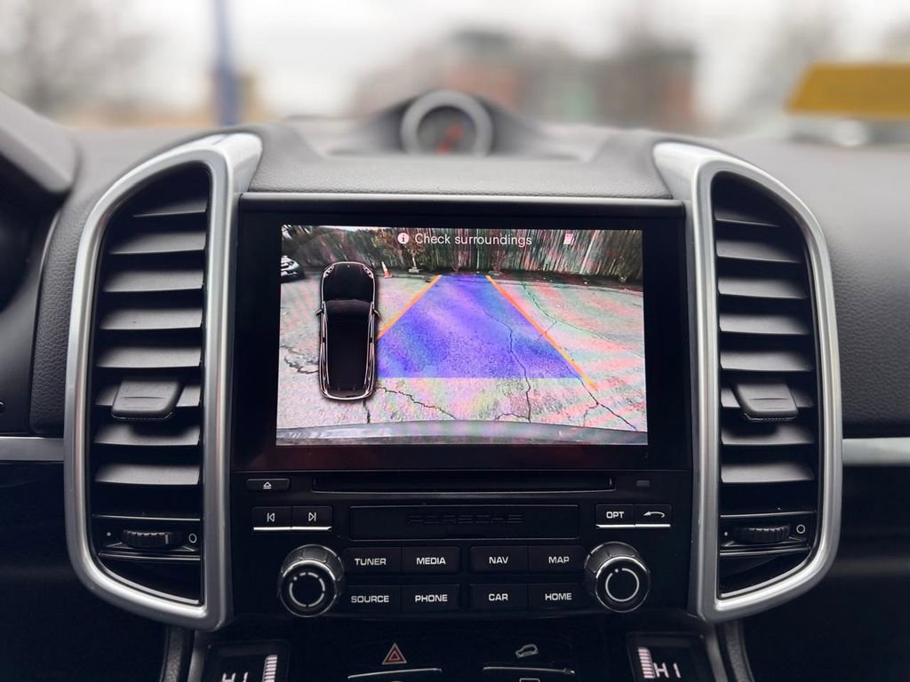 Used 2017 Porsche Cayenne AWD/4WD image 16