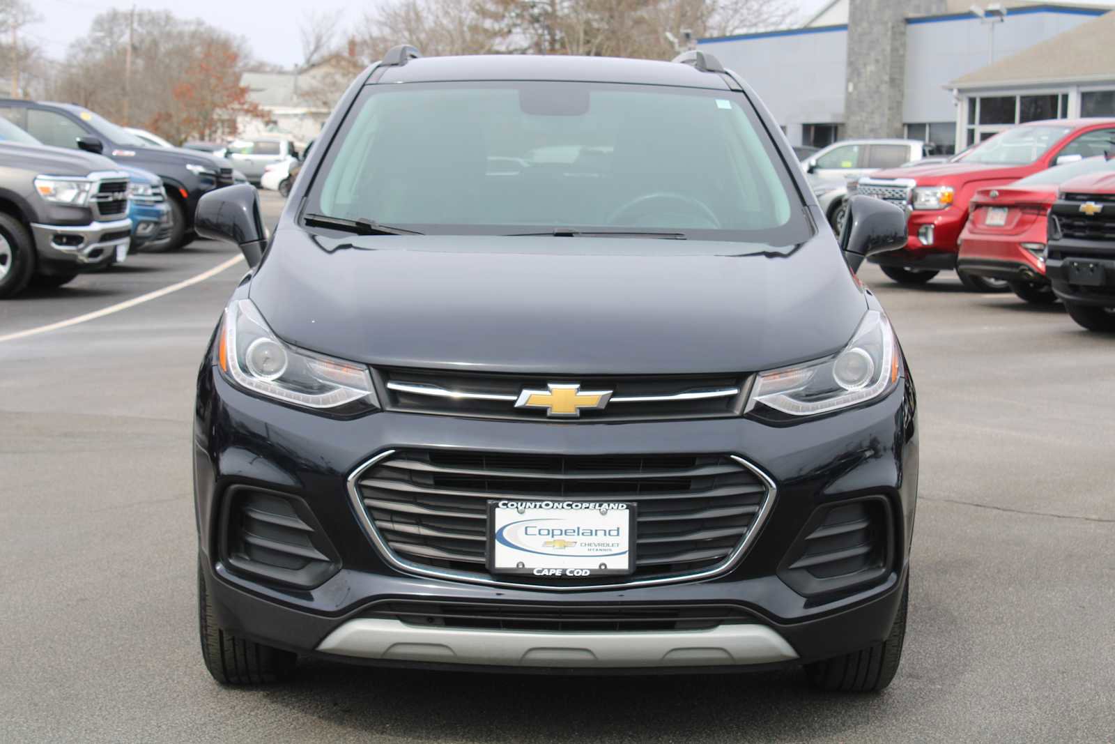Used 2022 Chevrolet Trax LT w/ LT Convenience Package image 2