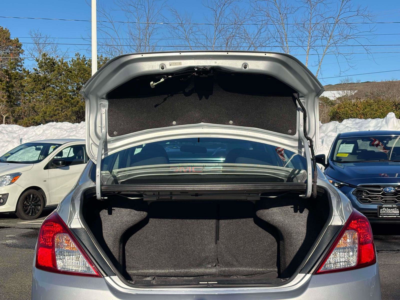 Used 2019 Nissan Versa SV image 11