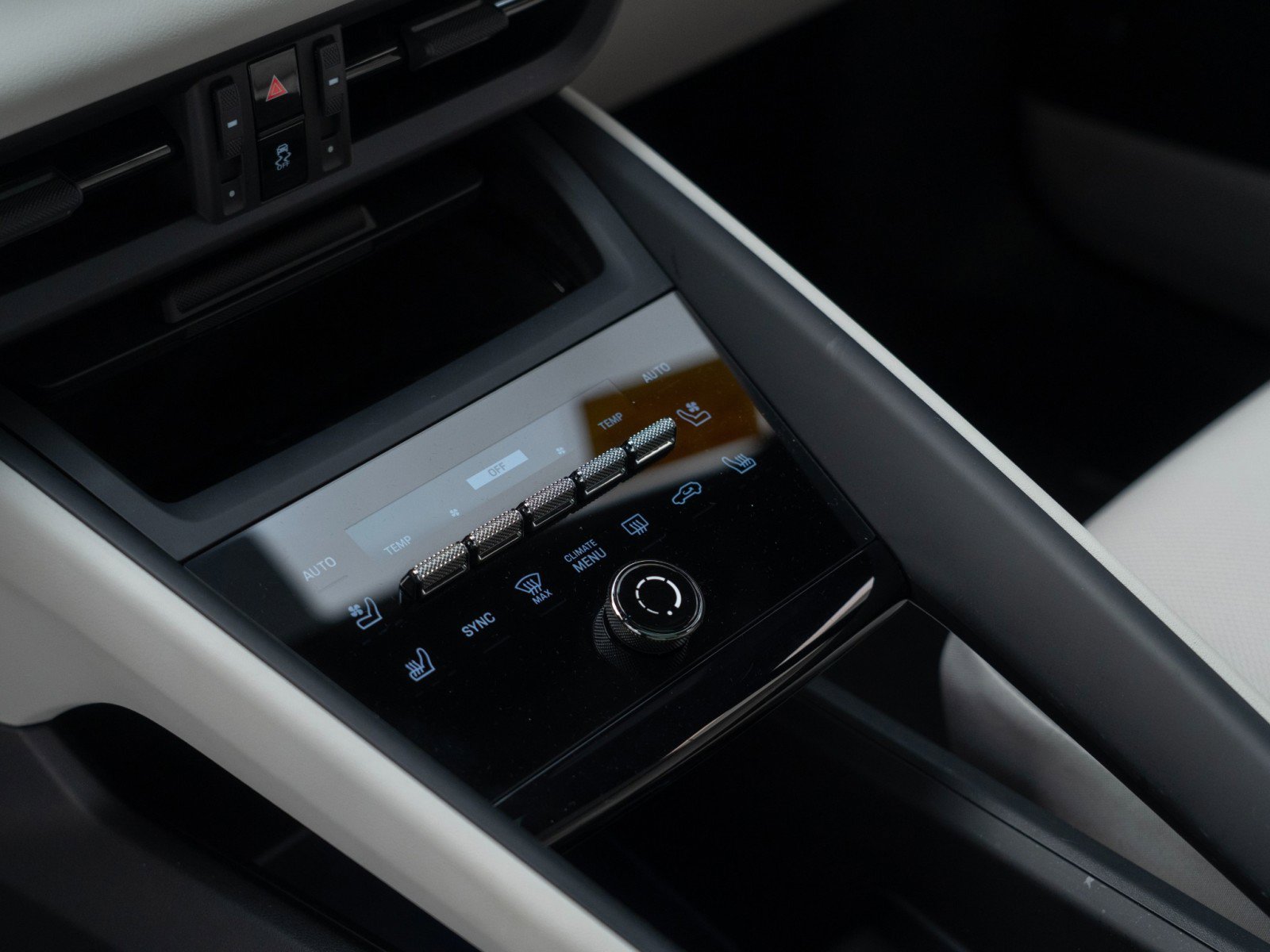 Certified 2025 Porsche Macan Electric image 27