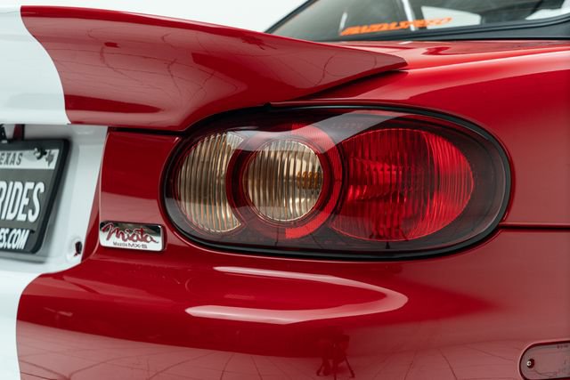 Used 2001 MAZDA MX-5 Miata RWD image 16