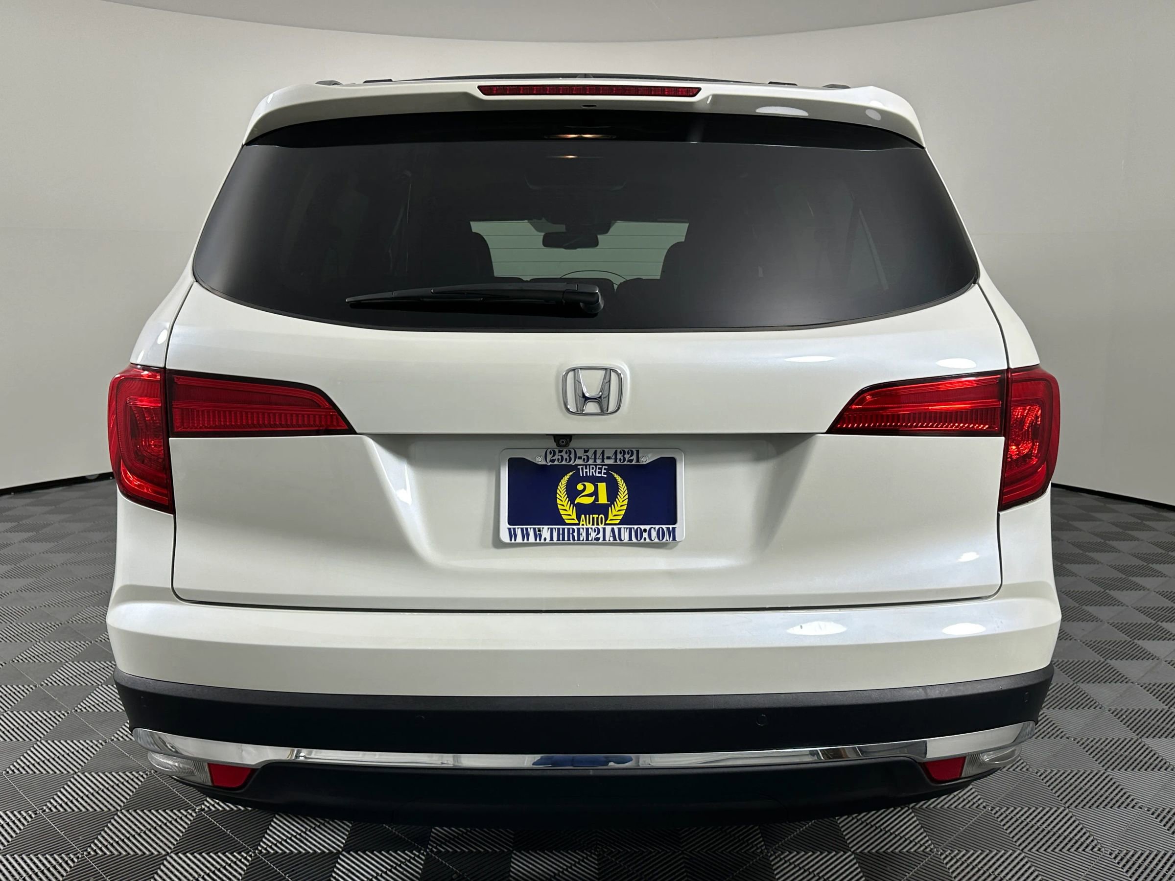 Used 2017 Honda Pilot Touring image 9