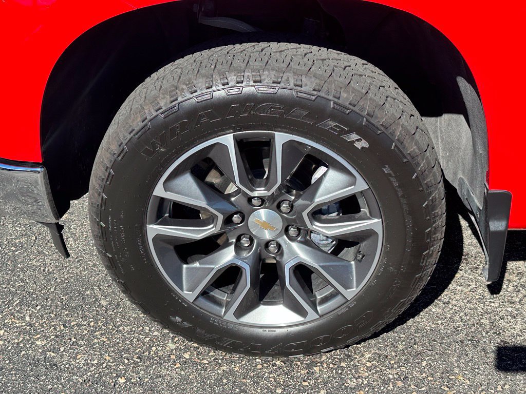 Used 2025 Chevrolet Silverado 1500 LT AWD/4WD image 6