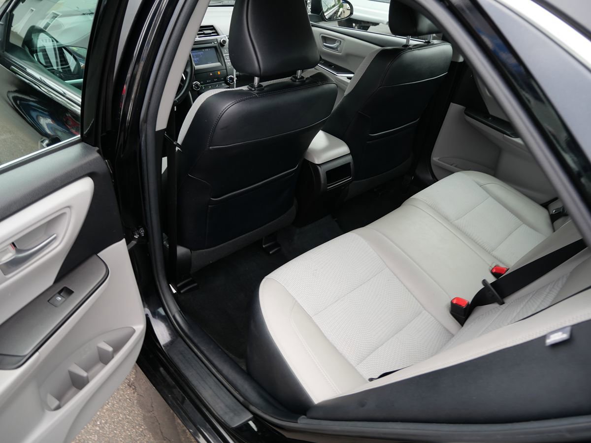 Used 2017 Toyota Camry SE FWD image 19