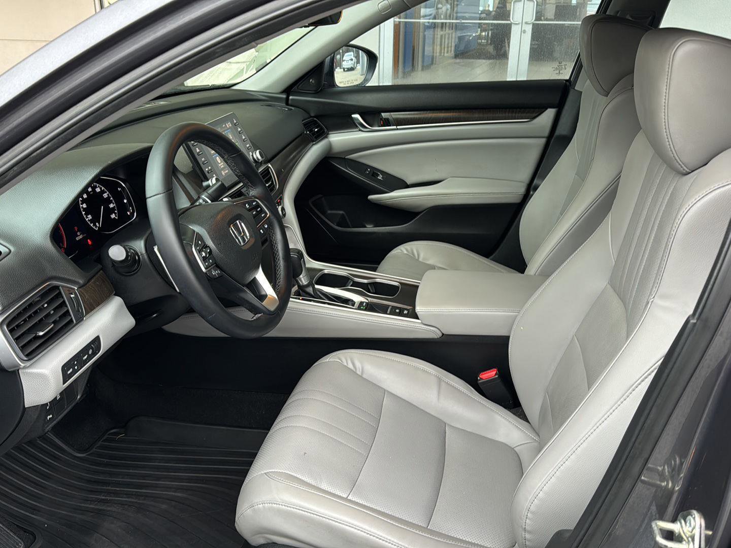 Used 2018 Honda Accord Touring image 8