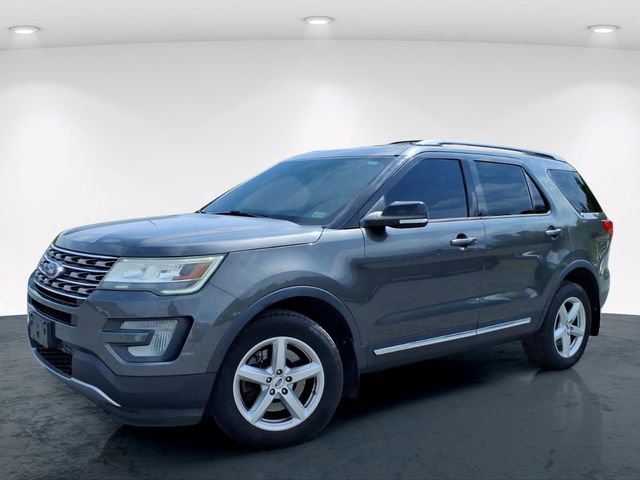 Used 2017 Ford Explorer XLT AWD/4WD image 2