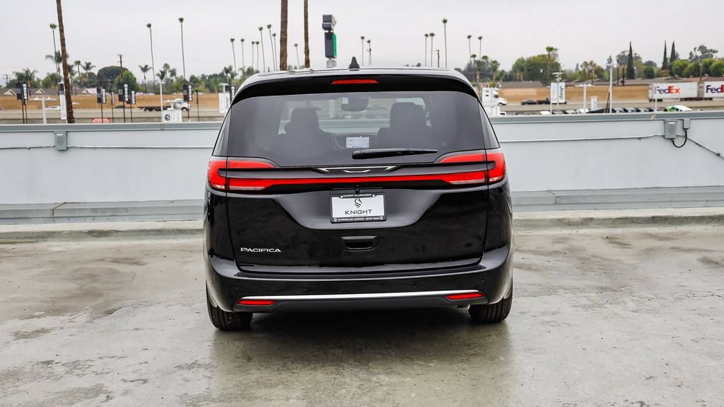 New 2027 Chrysler Pacifica Select FWD image 8