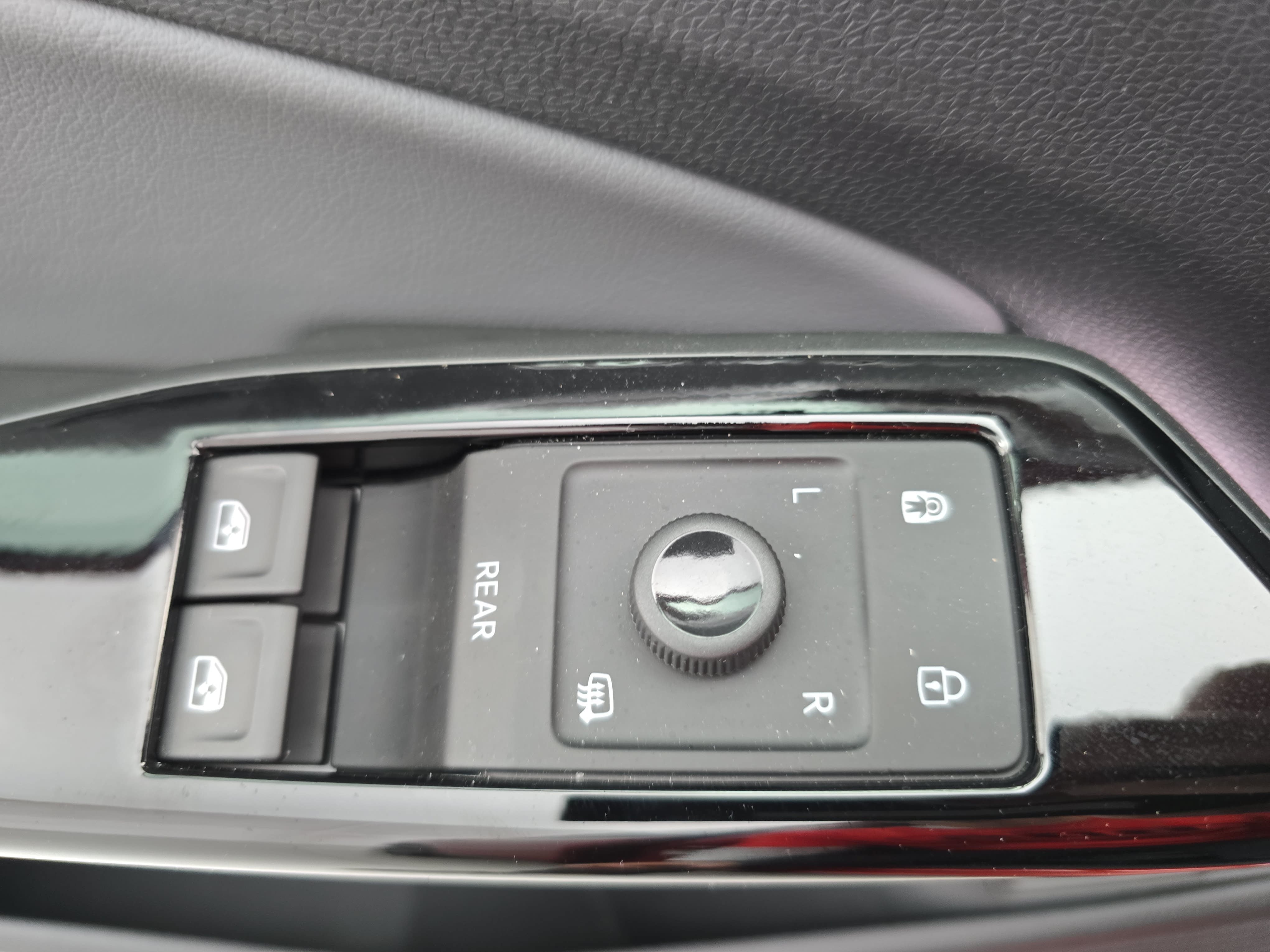 Certified 2025 Volkswagen ID.4 Pro S RWD image 28