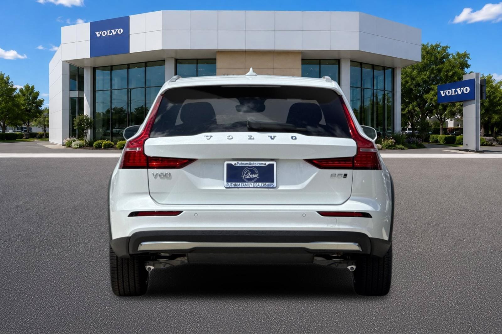 New 2026 Volvo V60 B5 Cross Country Ultra w/ Climate Package AWD/4WD image 4