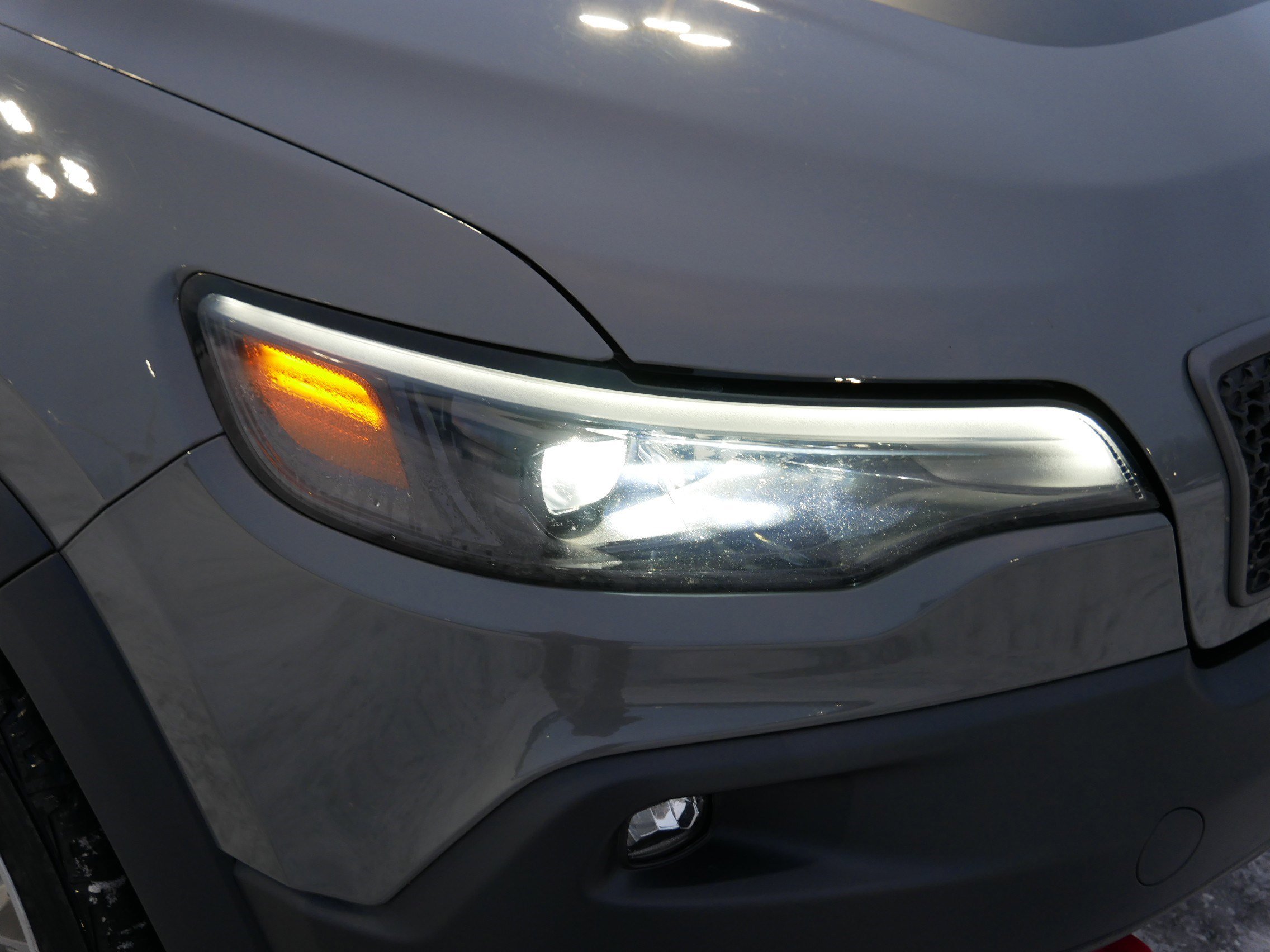 Used 2019 Jeep Cherokee Trailhawk w/ Cold Weather Group image 16