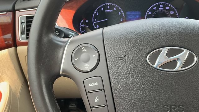 Used 2013 Hyundai Genesis 3.8 RWD image 12