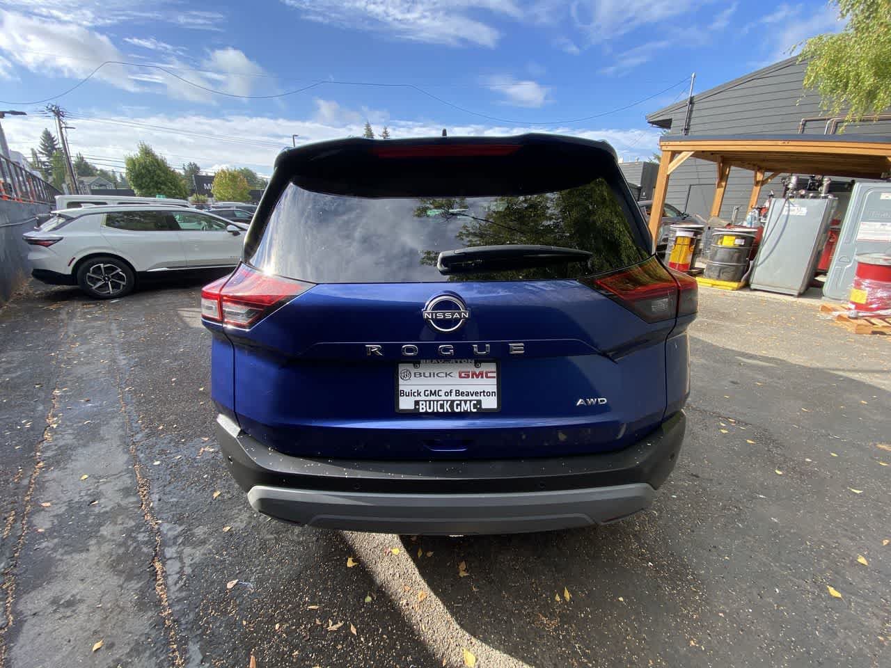 Used 2023 Nissan Rogue S AWD/4WD image 5